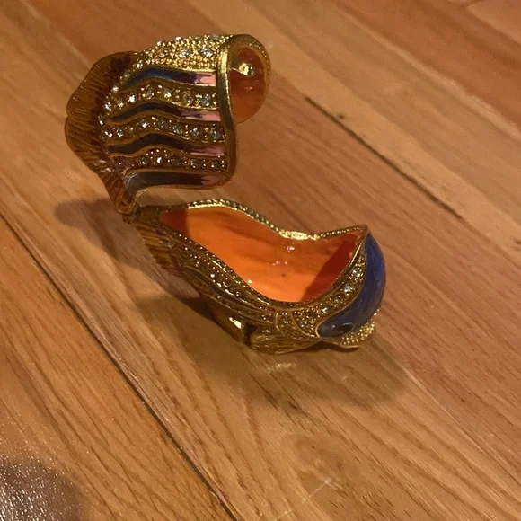 NWT Elegant Gold and Blue Fish jewelry box - Picture 2 of 4